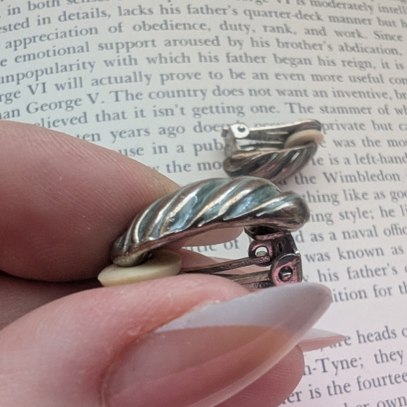 Silver and Cream Men's Cufflinks - Picture 5 of 6